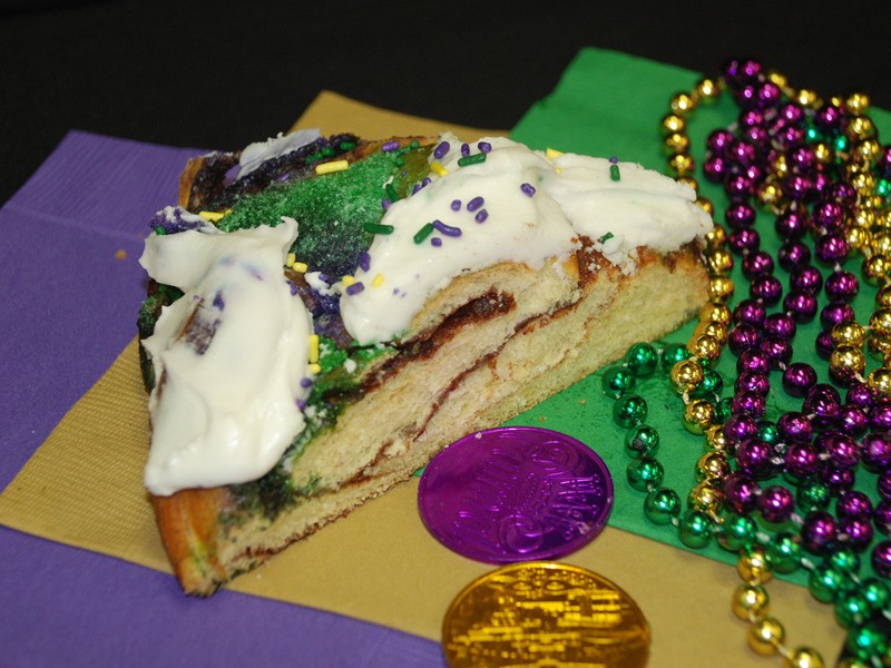 easy-king-cake-recipe-new-orleans-mardi-gras-traditional-king-cakes